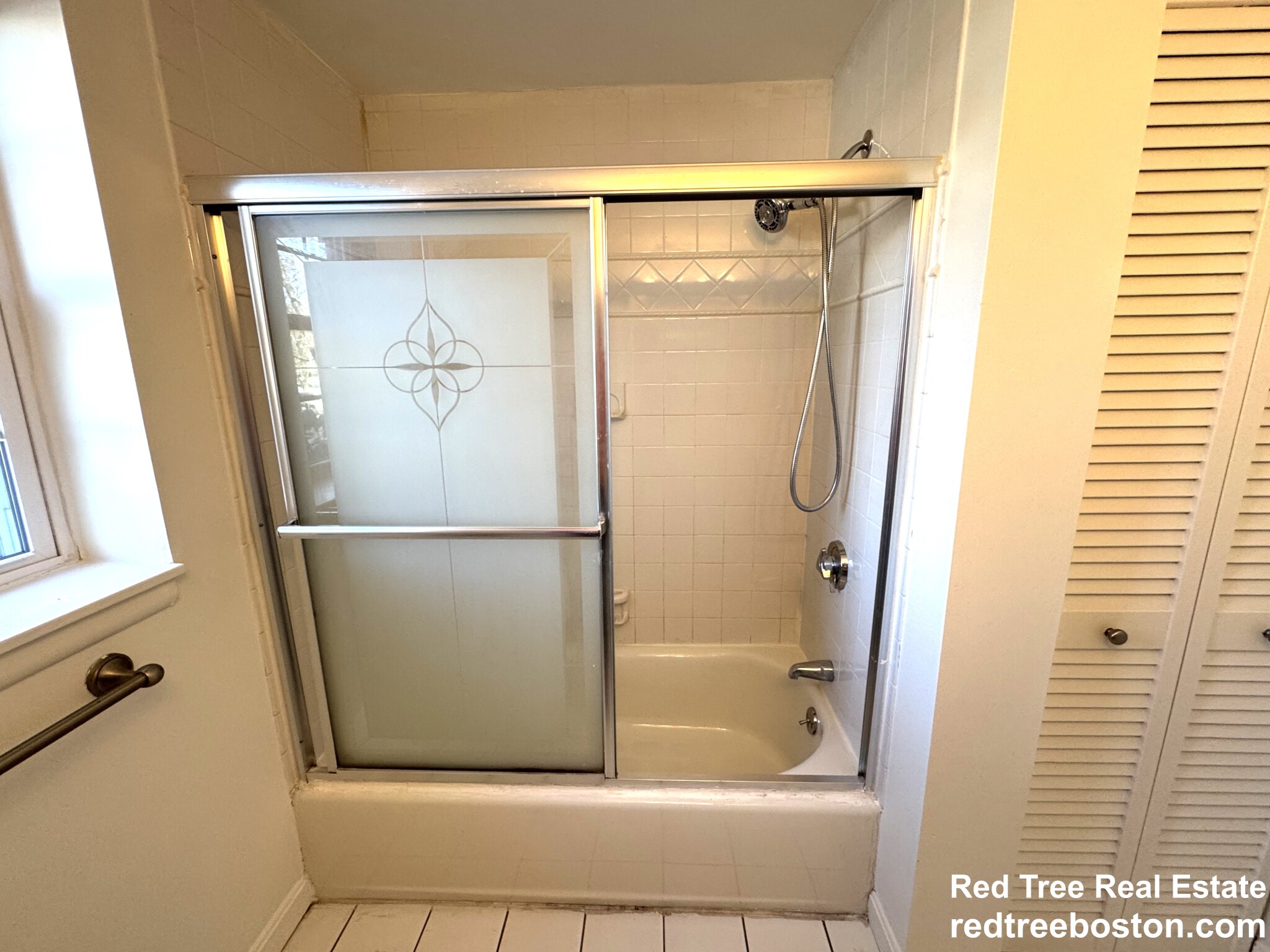 144 Lake Shore Rd, Brighton