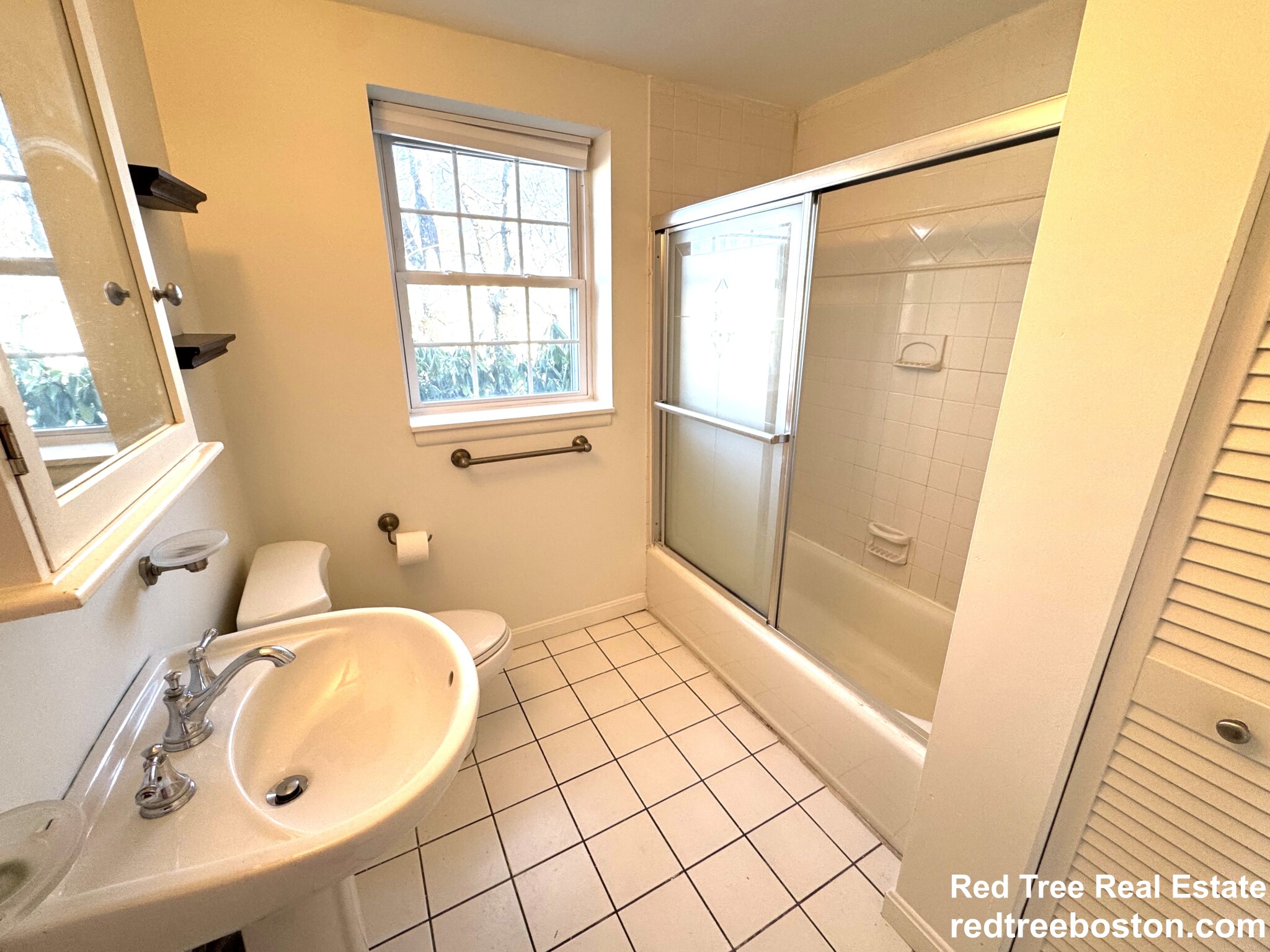 144 Lake Shore Rd, Brighton