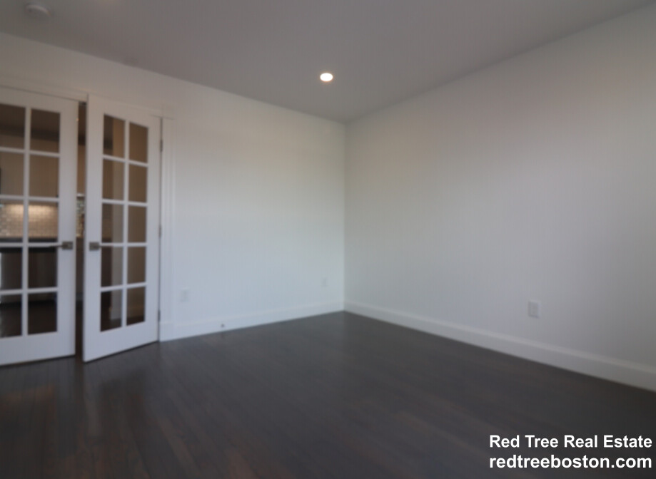 19 Peterborough St, Fenway