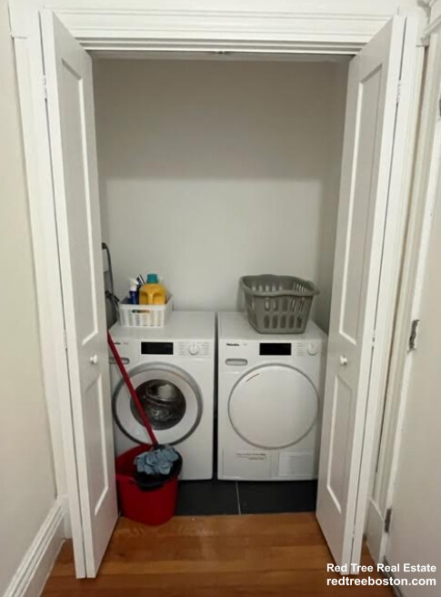 111 Queensberry St, Fenway