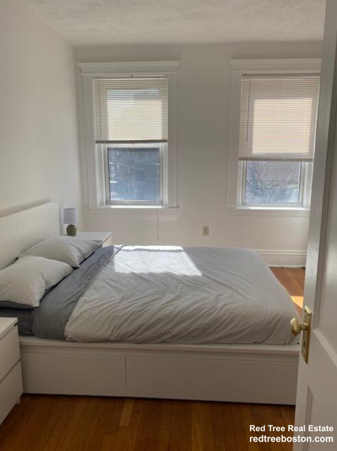 111 Queensberry St, Fenway