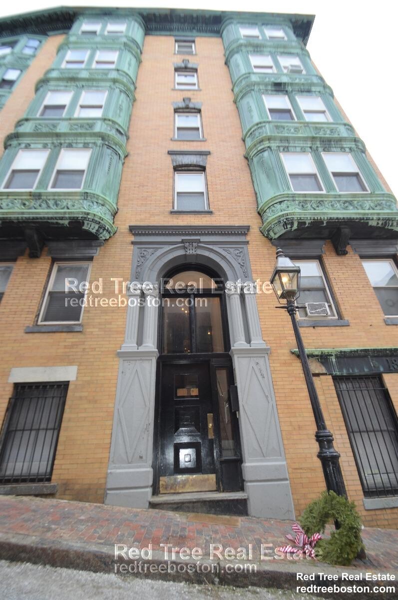 108 Myrtle St, Beacon Hill