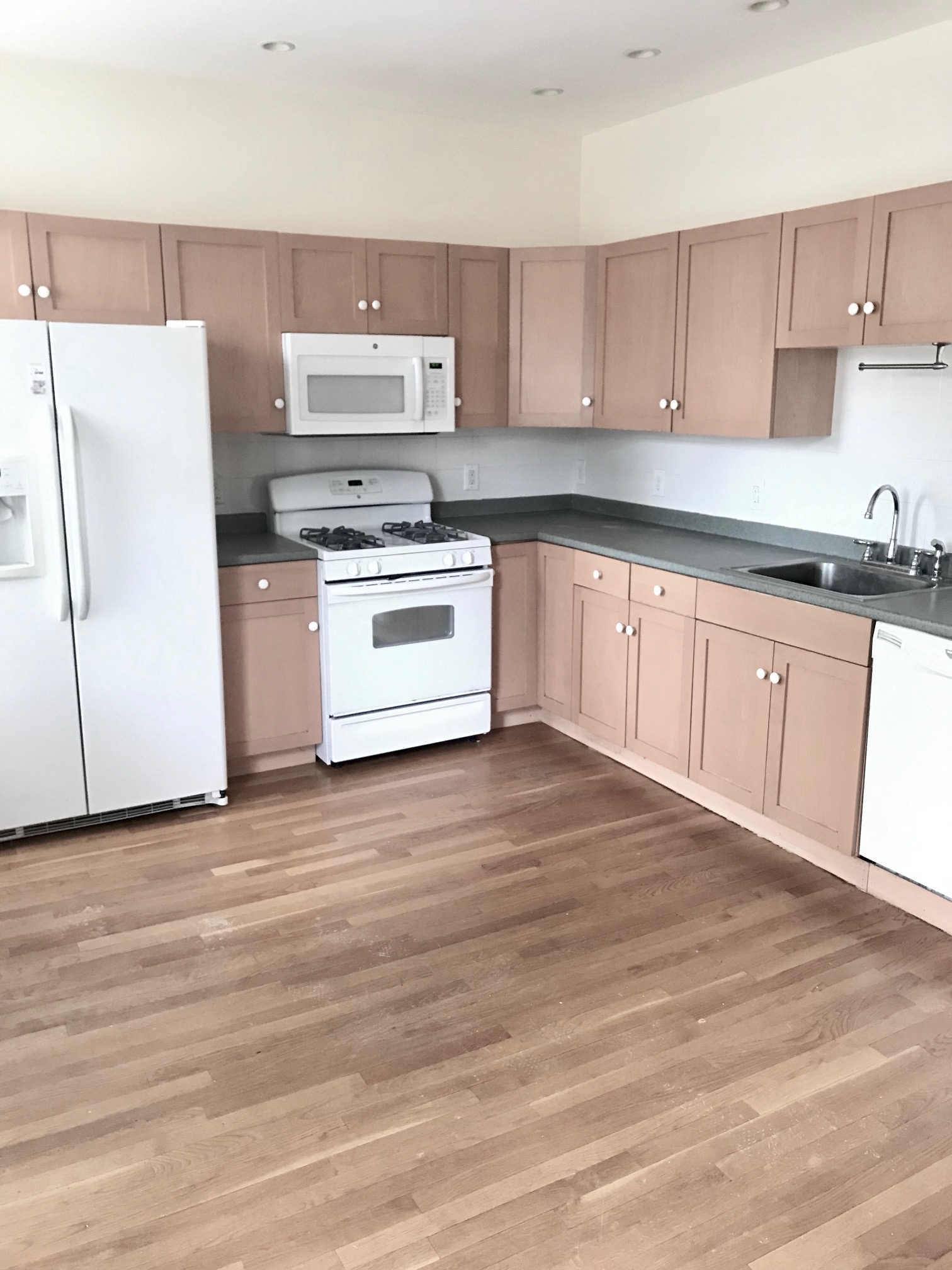 4 bed, 1 bath apartment for rent at 14 Schiller St Unit 2, Jamaica Plain — photo 11 of 22
