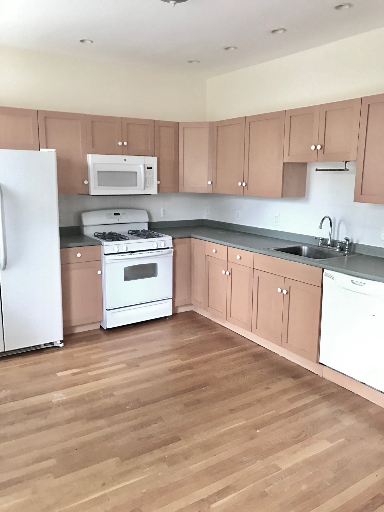 4 bed, 1 bath apartment for rent at 14 Schiller St Unit 2, Jamaica Plain — photo 12 of 22