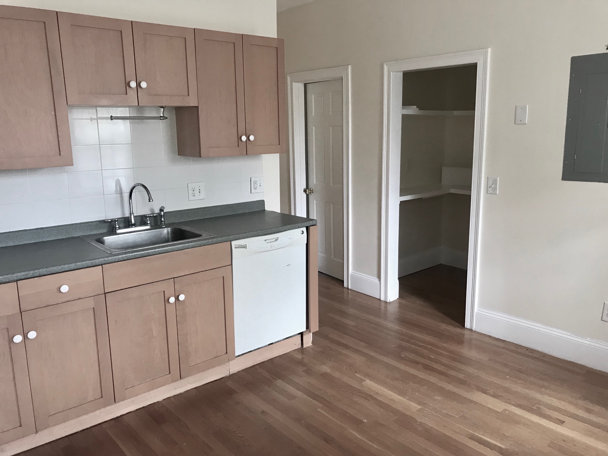 4 bed, 1 bath apartment for rent at 14 Schiller St Unit 2, Jamaica Plain — photo 13 of 22