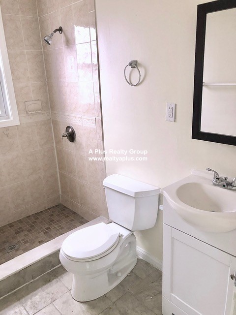 36 Lexington Ave, Hyde Park