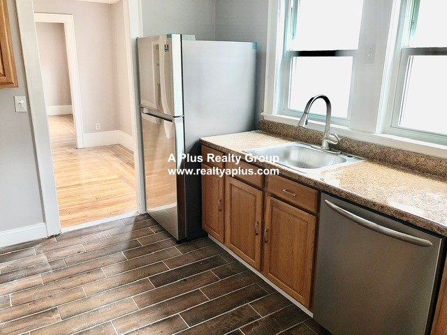 36 Lexington Ave, Hyde Park