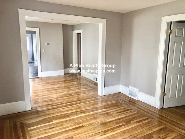 36 Lexington Ave, Hyde Park