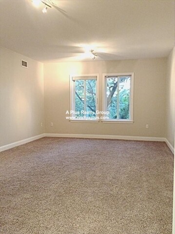 1522 Vfw Pkwy, West Roxbury