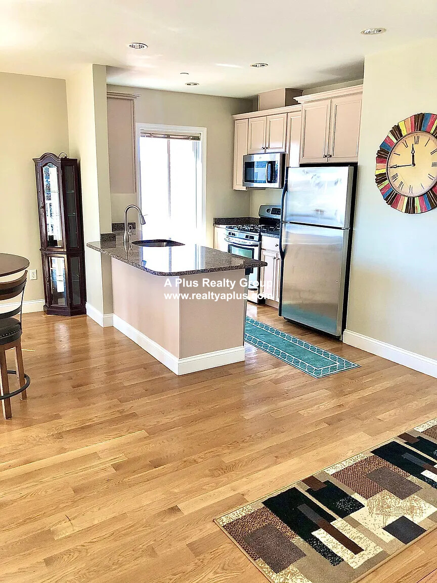 1522 Vfw Pkwy, West Roxbury