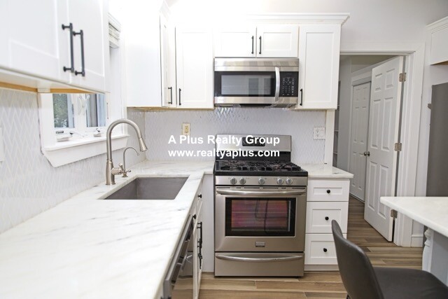 3 Greenwood Sq., Boston, MA - 3,300 USD/ month
