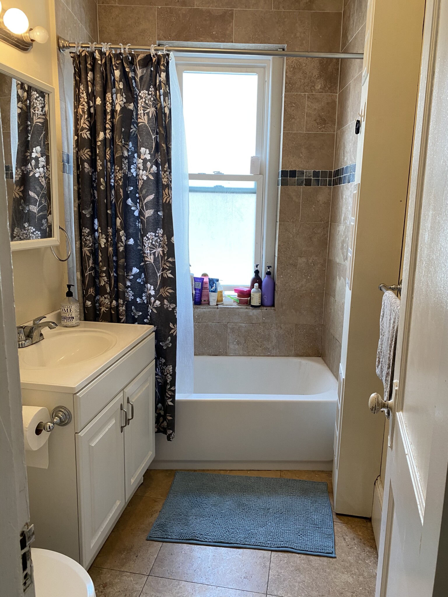 3 bed, 1 bath apartment for rent at 1325 Commonwealth Ave Unit 21, Allston — photo 2 of 21