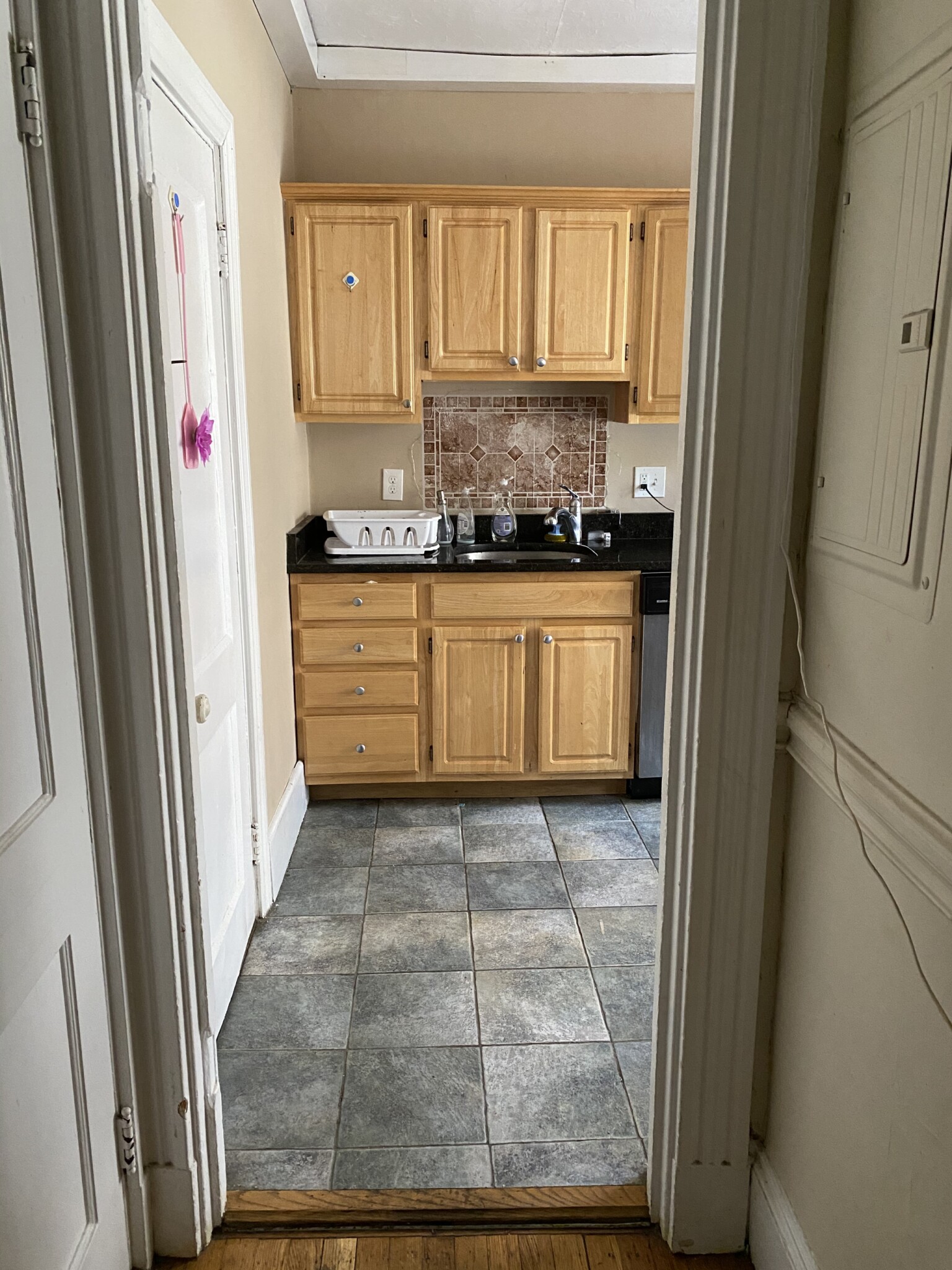 3 bed, 1 bath apartment for rent at 1325 Commonwealth Ave Unit 21, Allston — photo 8 of 21
