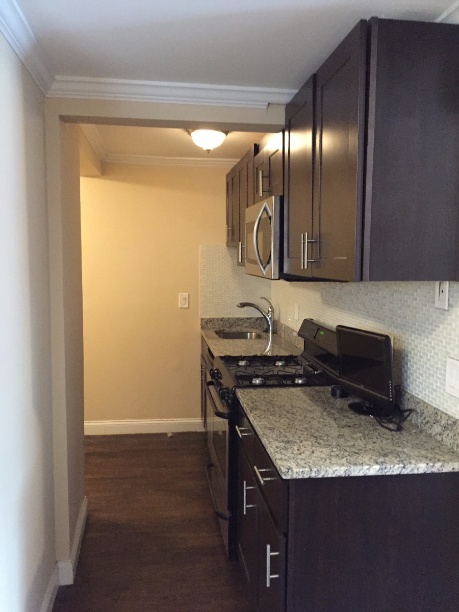 435 Walnut Ave, Roxbury