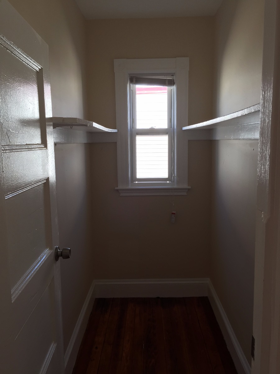 4 bed, 1 bath apartment for rent at 33 Dix St Unit 3, Dorchester — photo 6 of 8