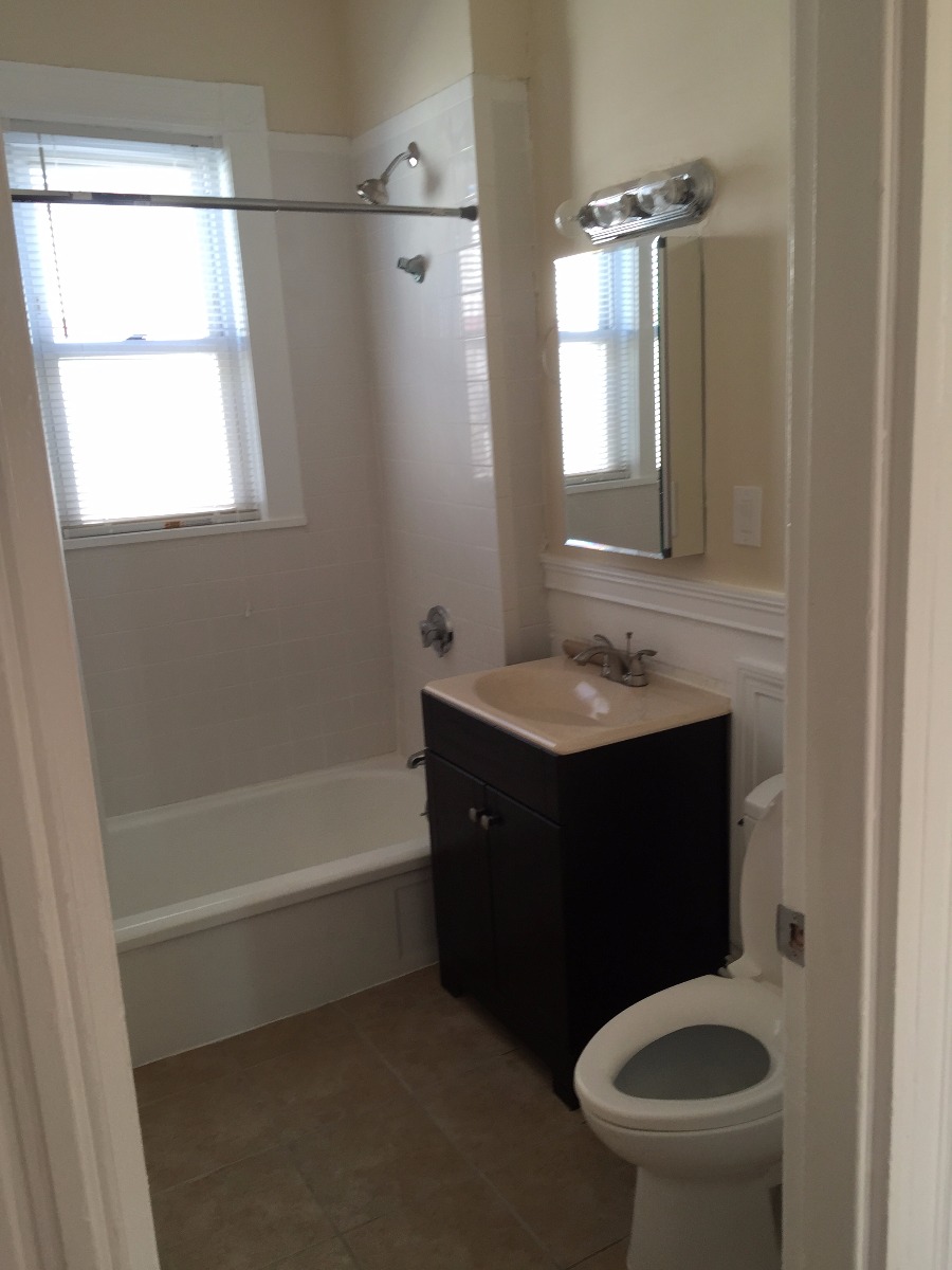 4 bed, 1 bath apartment for rent at 33 Dix St Unit 3, Dorchester — photo 7 of 8