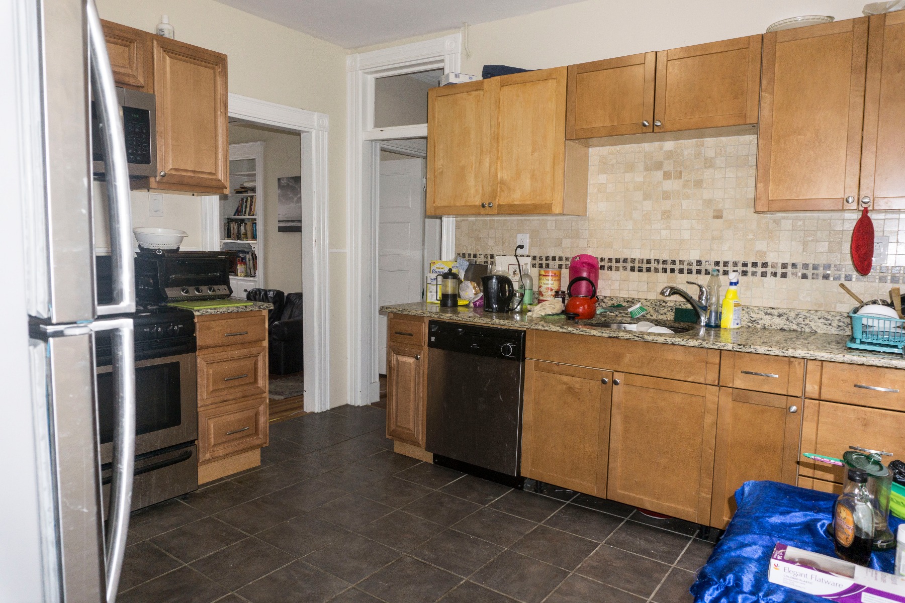 4 bed, 1 bath apartment for rent at 33 Dix St Unit 2, Dorchester — photo 3 of 8