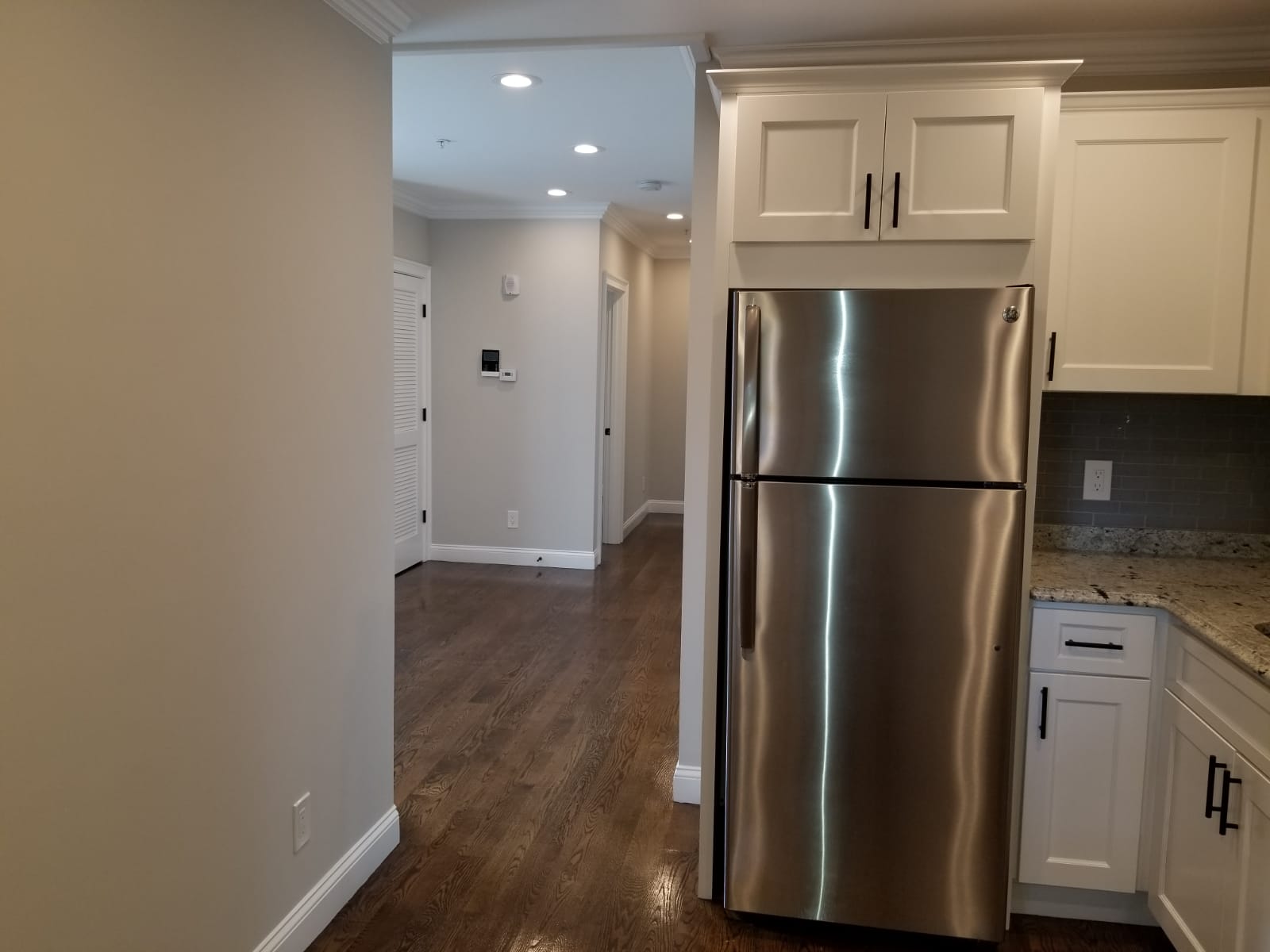 3 bed, 1 bath apartment for rent at 39 West Walnut Park Unit 2, Roxbury — photo 4 of 12