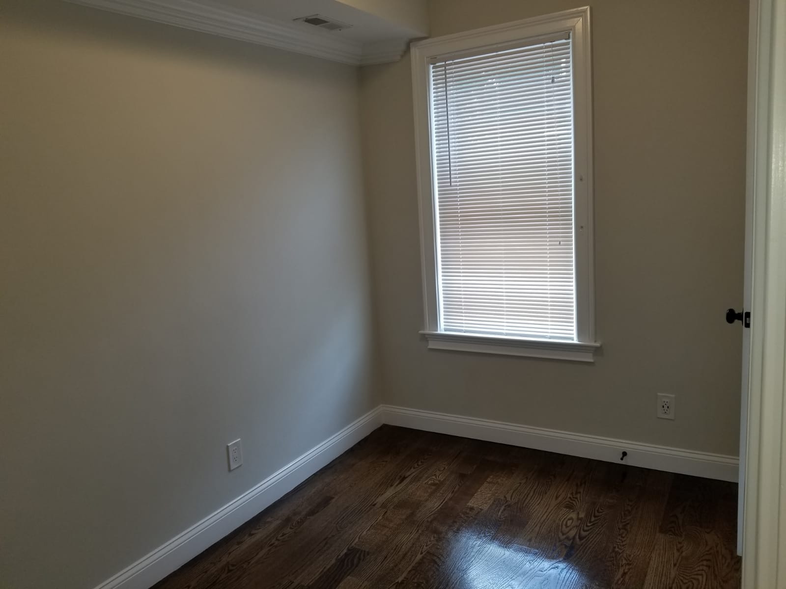 3 bed, 1 bath apartment for rent at 39 West Walnut Park Unit 3, Roxbury — photo 7 of 11