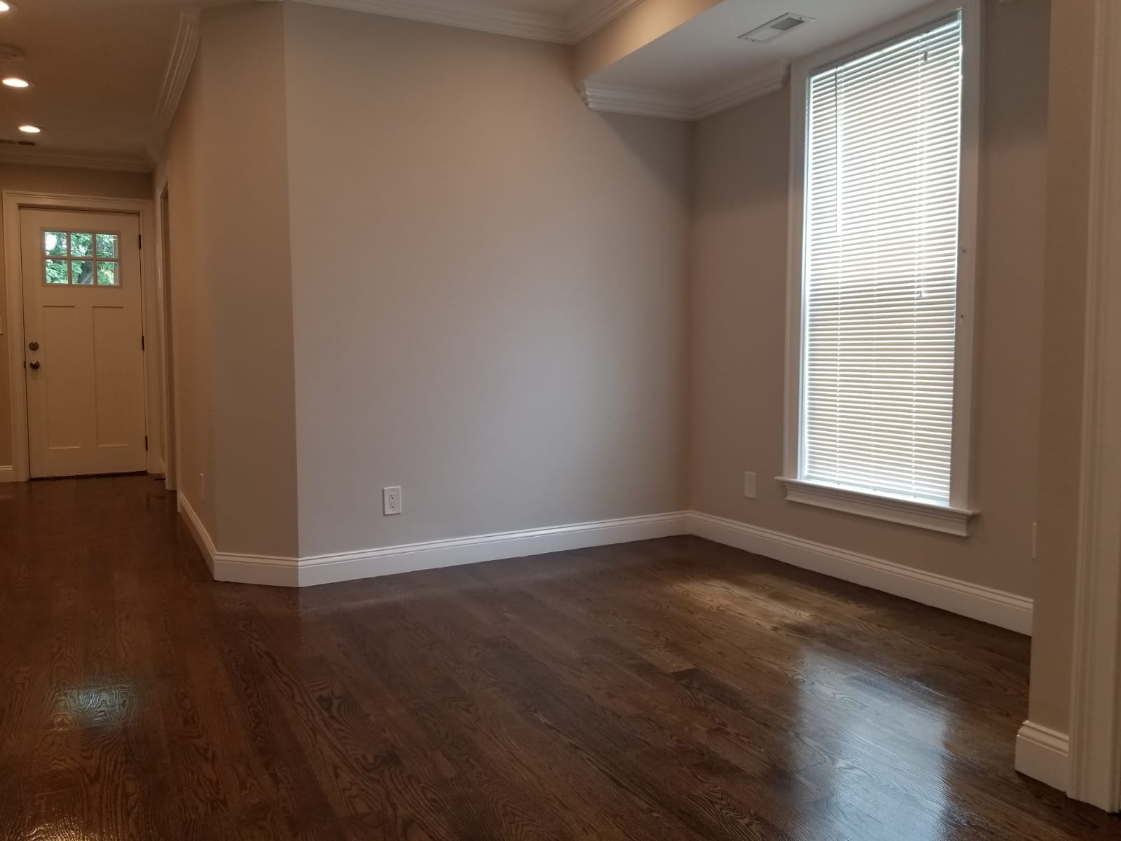 3 bed, 1 bath apartment for rent at 39 West Walnut Park Unit 3, Roxbury — photo 5 of 11