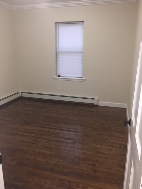 435 Walnut Ave, Roxbury