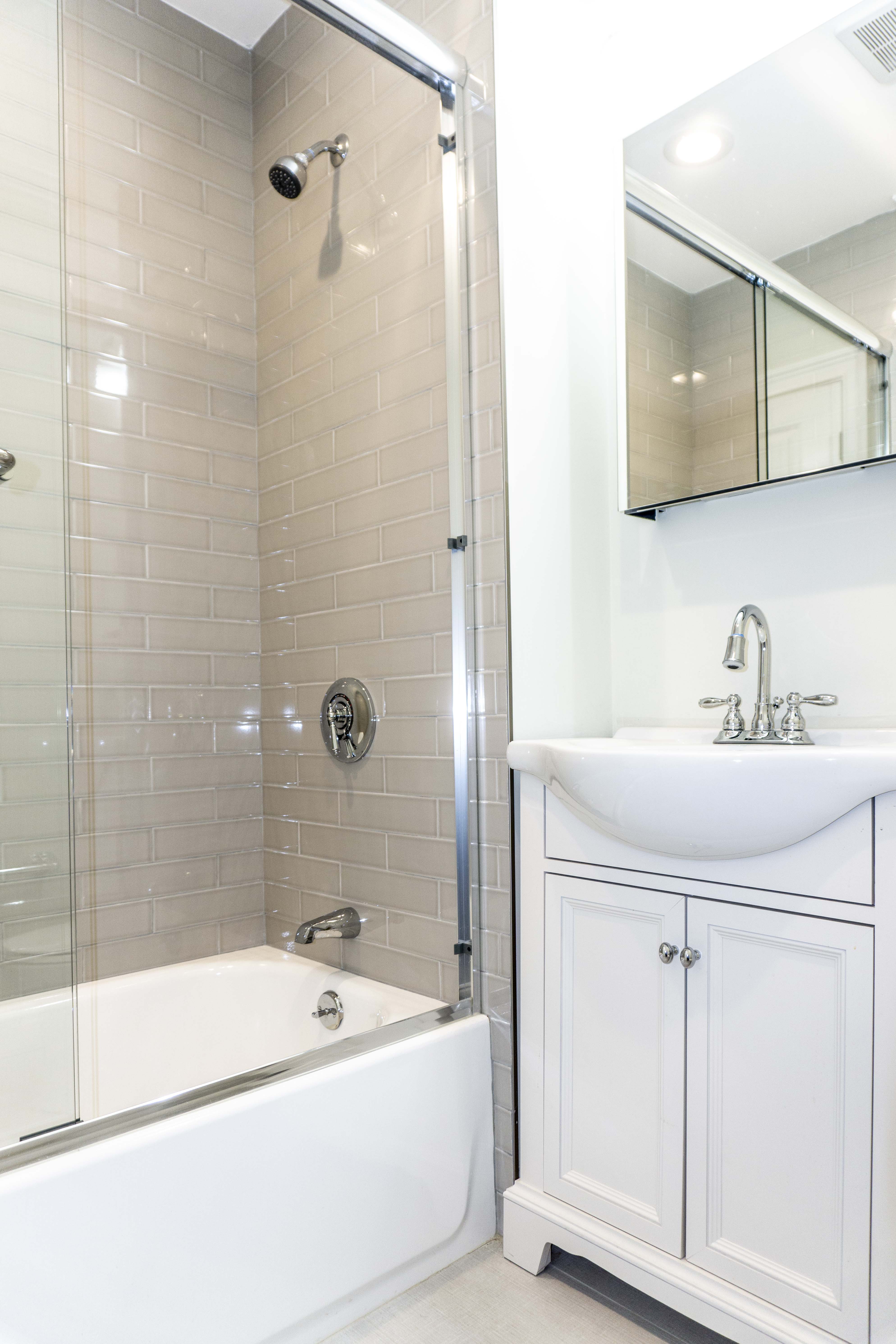 2 bed, 1 bath apartment for rent at 39 West Walnut Park Unit 1, Roxbury — photo 6 of 9