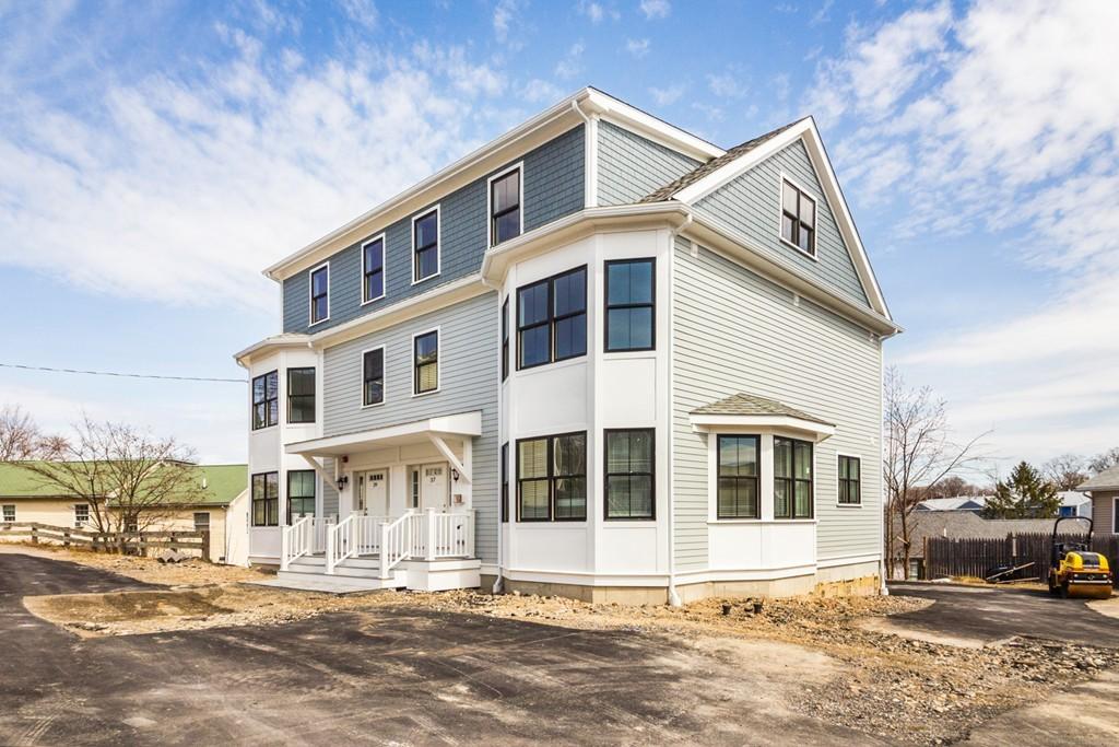 37 R Juniper St, Roxbury