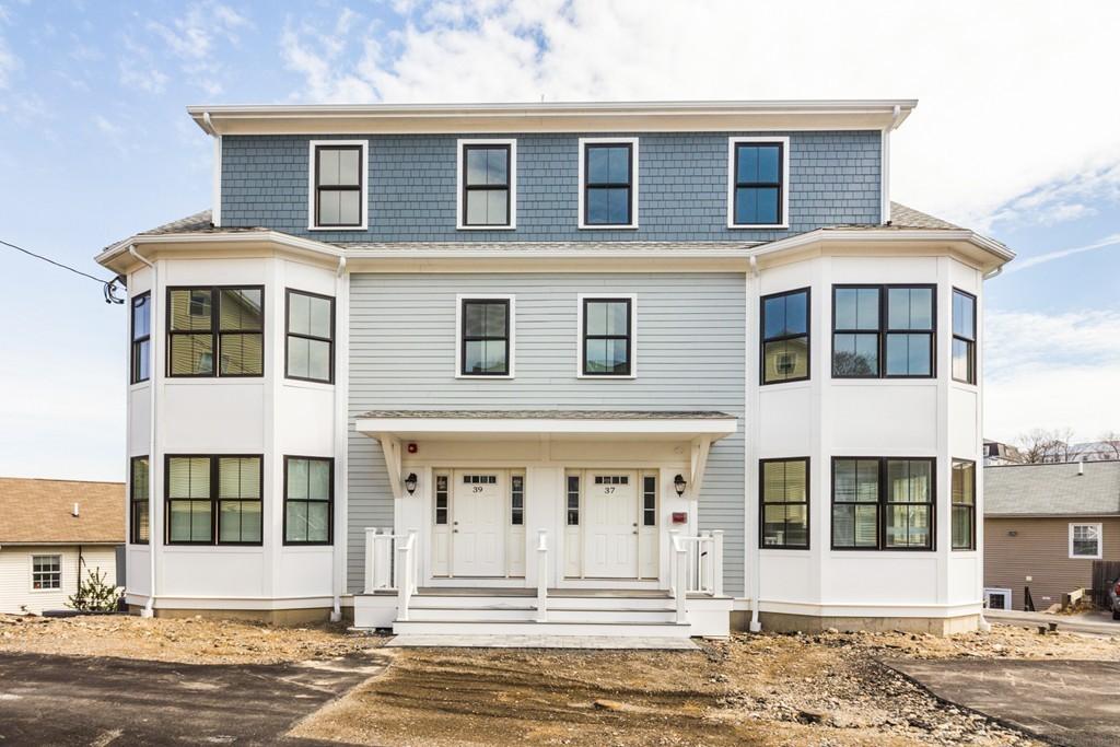 37 R Juniper St, Roxbury