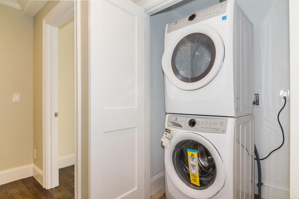 37 R Juniper St, Roxbury