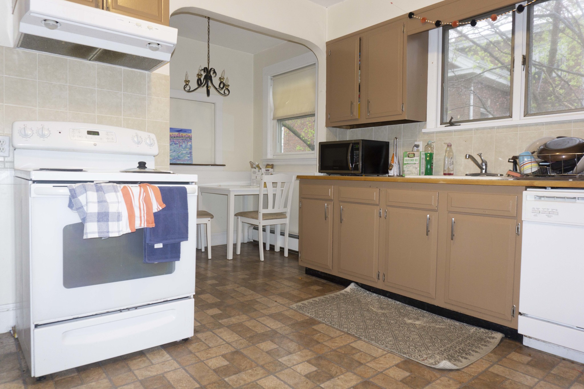 4 bed, 1 bath apartment for rent at 228 Washington St Unit N, Brighton — photo 2 of 10