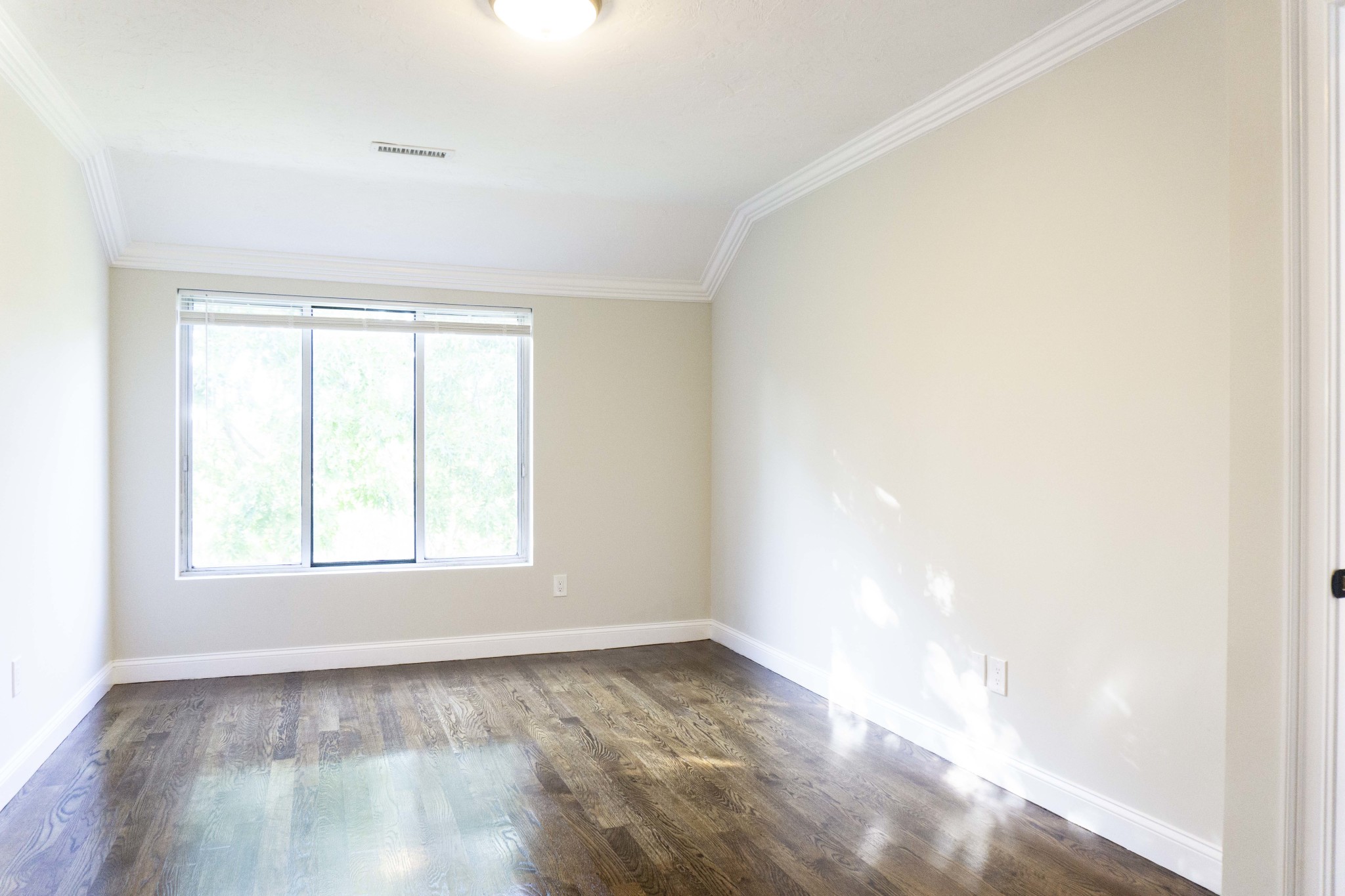 391 Hyde Park Ave, Jamaica Plain