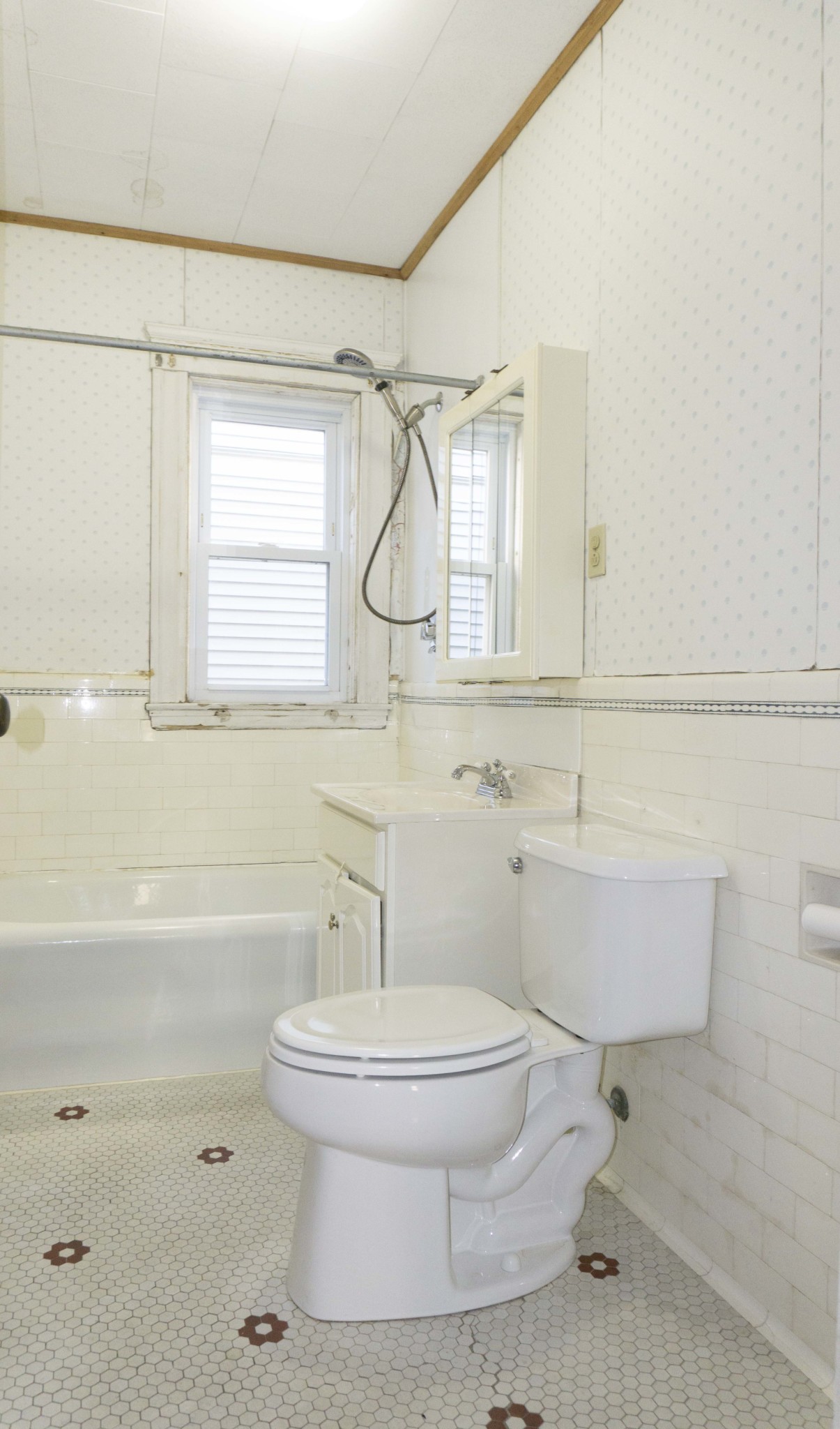 3 bed, 1 bath apartment for rent at 474 Western Ave Unit 1, Brighton — photo 11 of 13