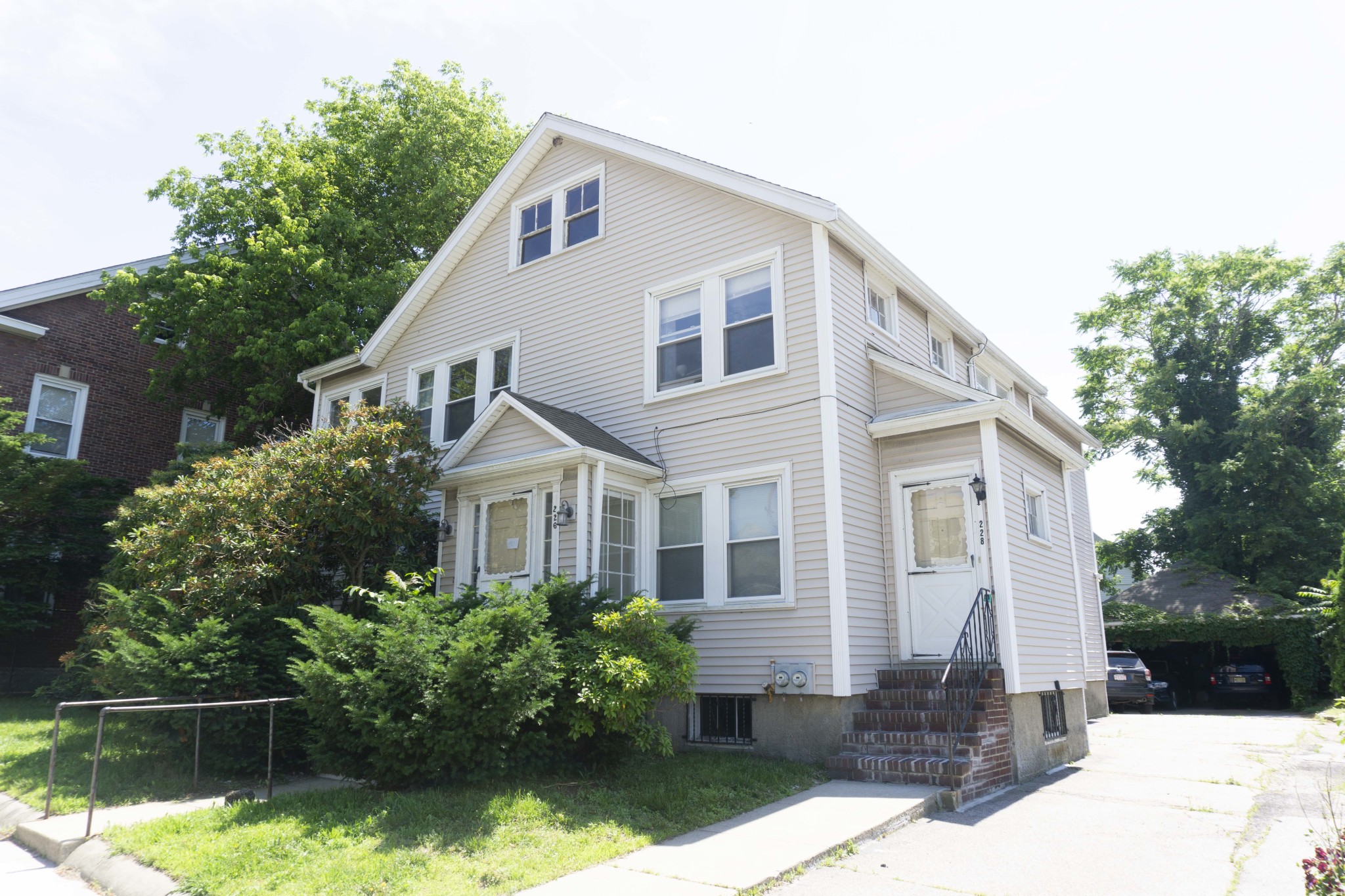 4 bed, 2 bath apartment for rent at 226 Washington St Unit 1, Brighton — photo 1 of 24