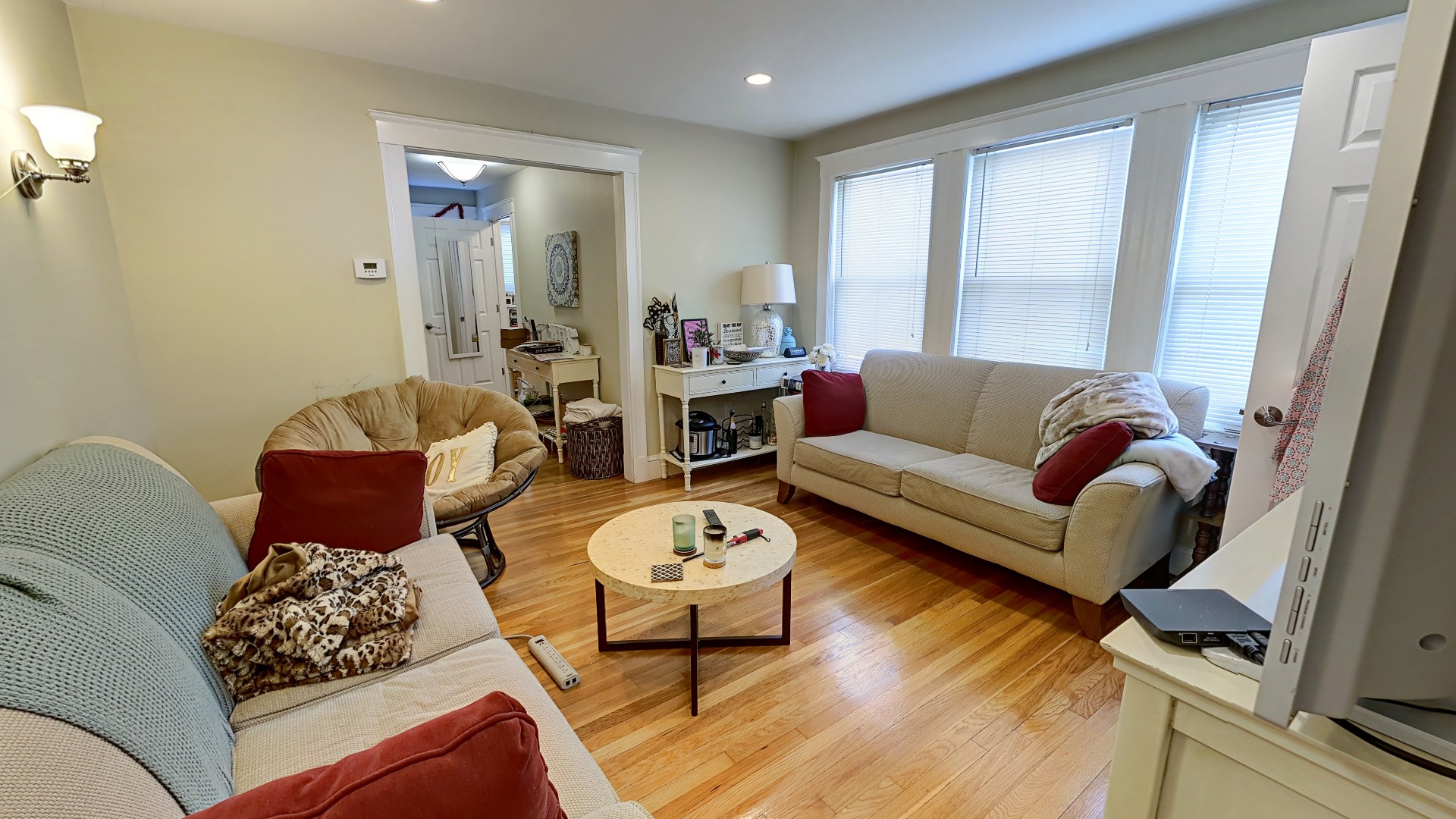 4 bed, 2 bath apartment for rent at 226 Washington St Unit 1, Brighton — photo 5 of 24