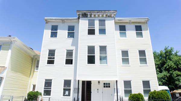 2 bed, 1 bath apartment for rent at 39 West Walnut Park Unit 1, Roxbury — photo 7 of 9