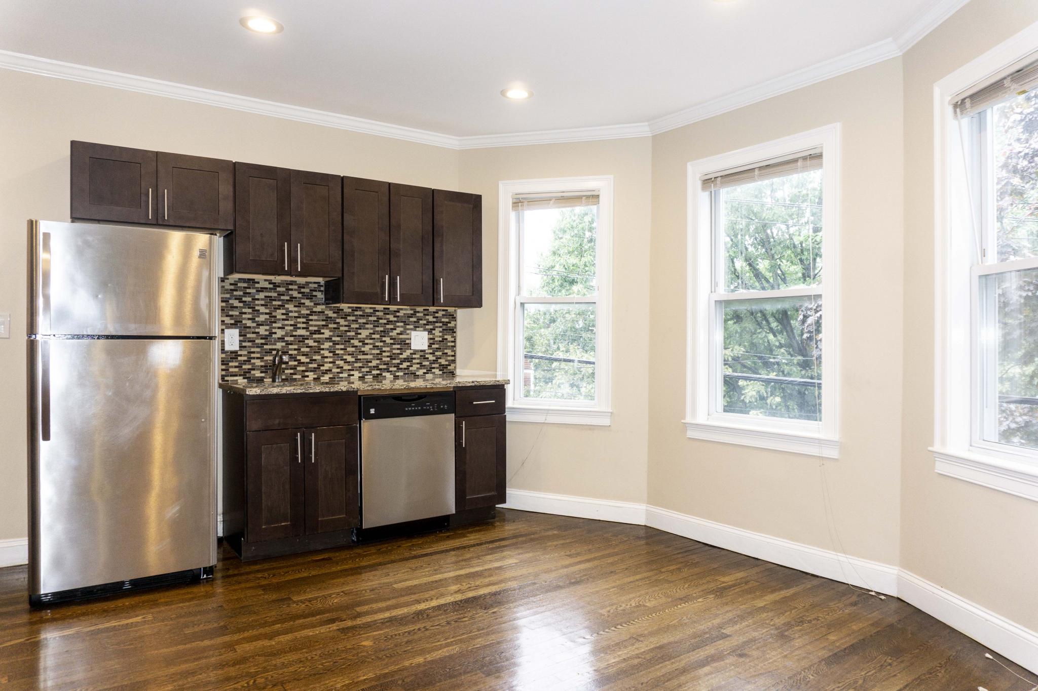 39 Glen Rd, Jamaica Plain