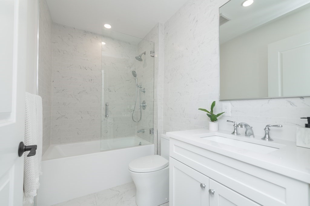 106 Forest Hills St, Jamaica Plain