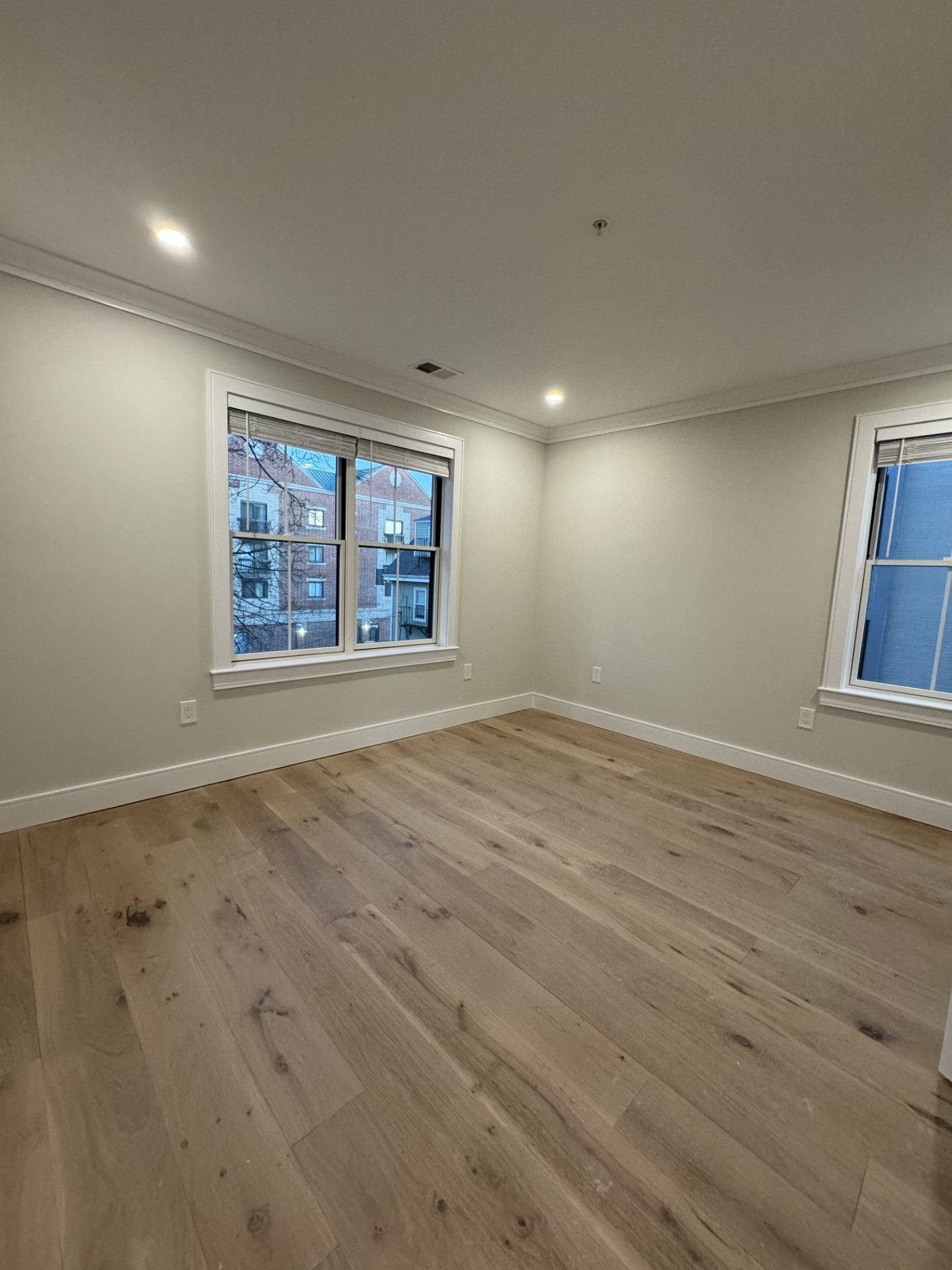 9 Everett Sq, Allston