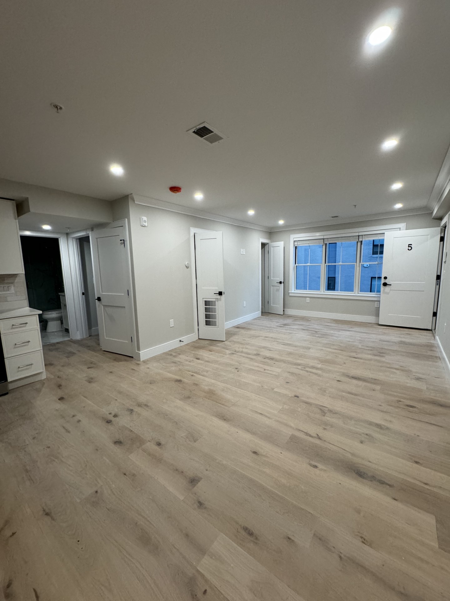 9 Everett Sq, Allston