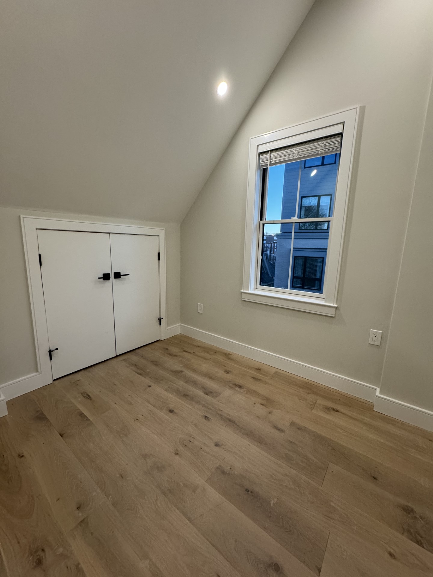 9 Everett Sq, Allston