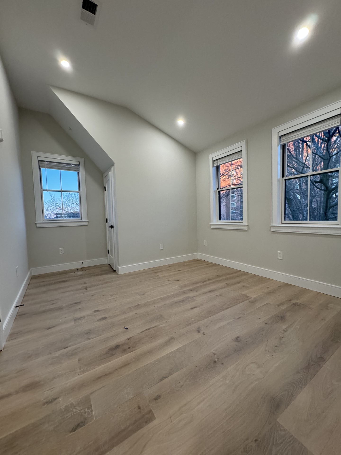 9 Everett Sq, Allston