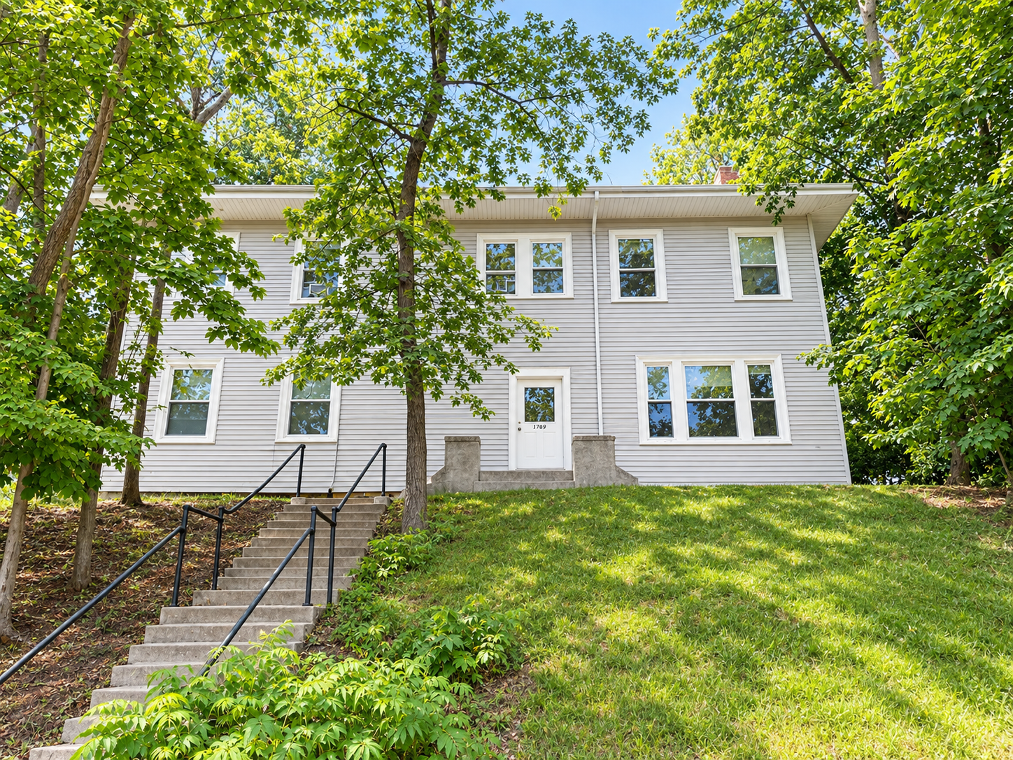 Pictures of  property for rent on Commonwealth Ave., Boston, MA 02135
