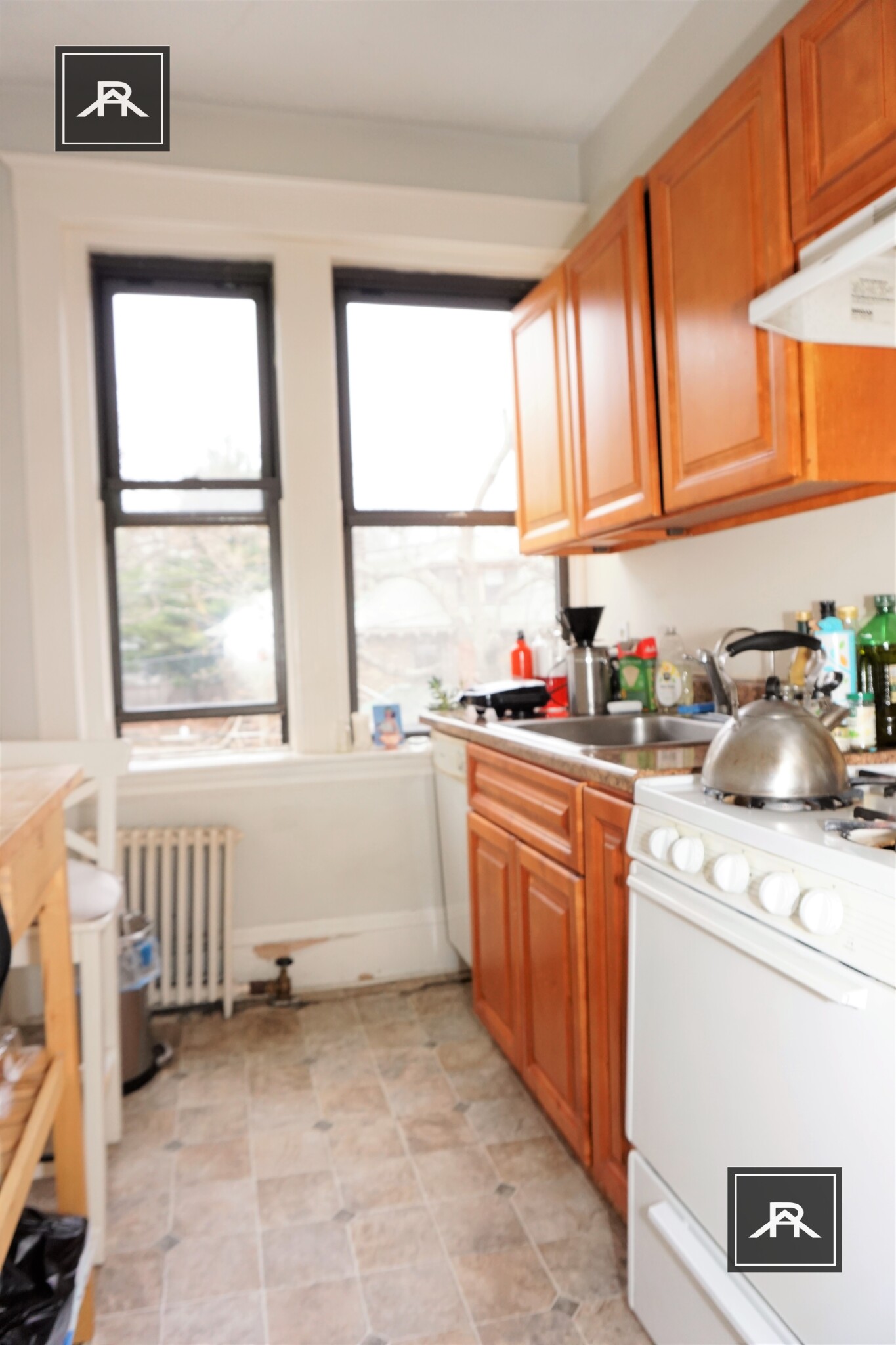 54 Cummings - 2,050USD / month