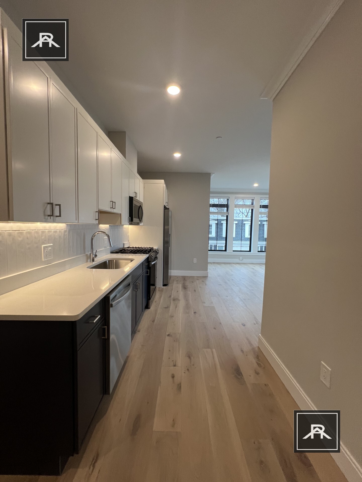 159 Everett St. - 5,425USD / month