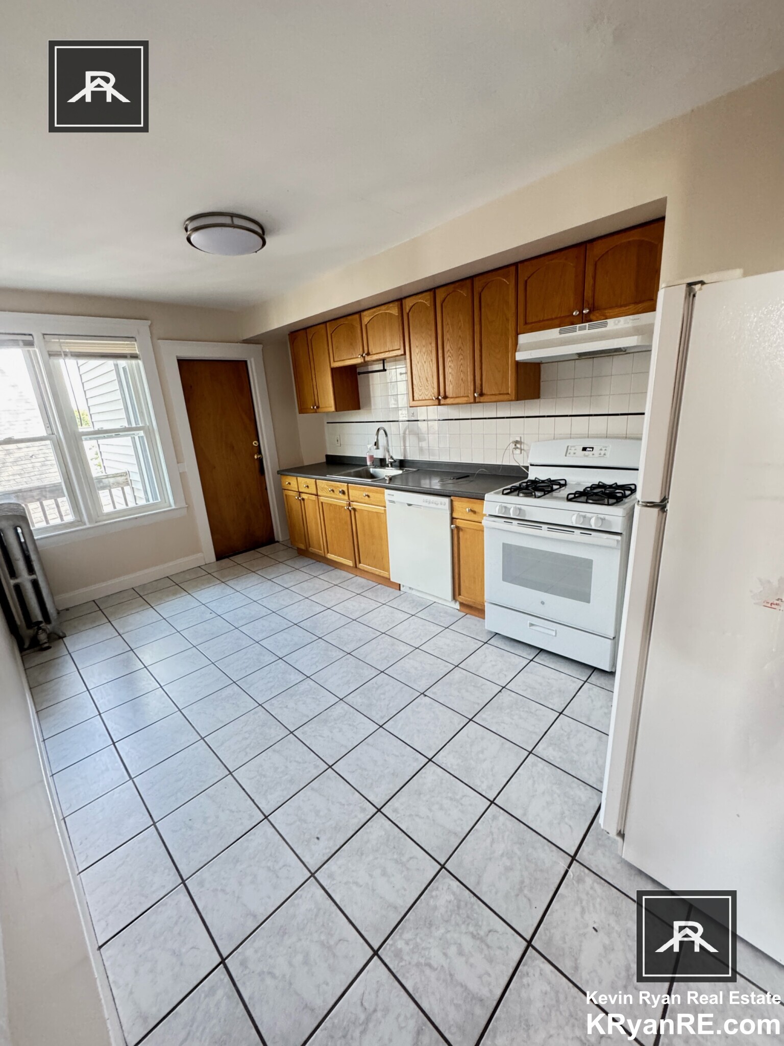 43 Atkins St. - 2,800USD / month