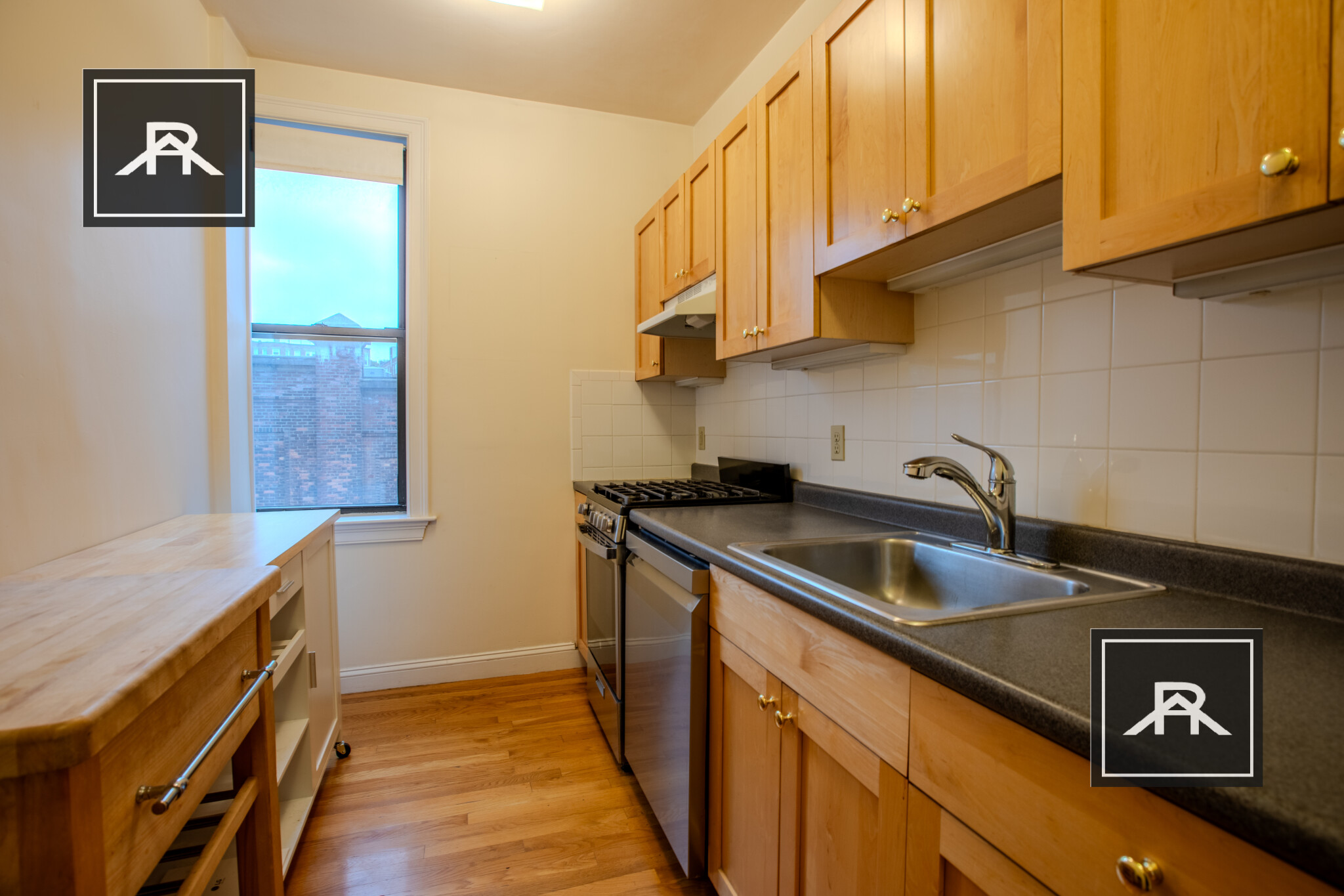 1338 Commonwealth ave., Allston, MA - 2,900 USD/ month