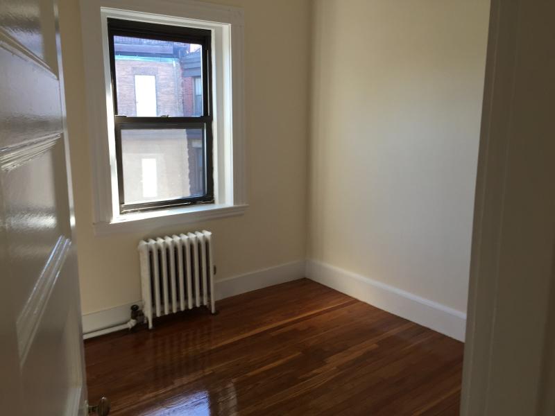 583 Beacon St, Fenway