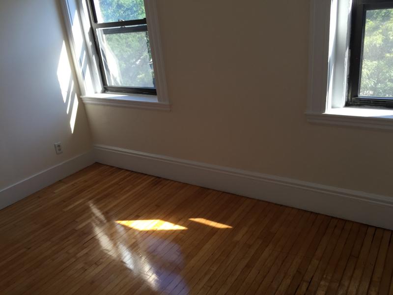 583 Beacon St, Fenway