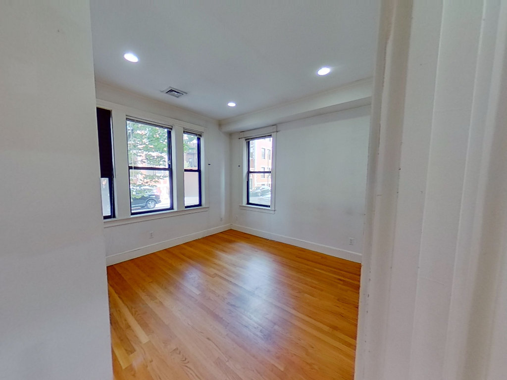 12 Arundel St, Fenway