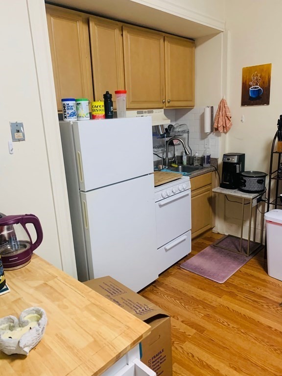 27 Bay State Rd, Fenway